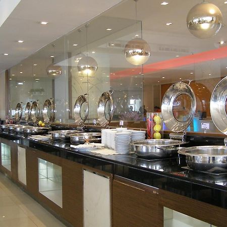 Iyarin @ Tuk Chang Hotel Bangkok Exterior foto